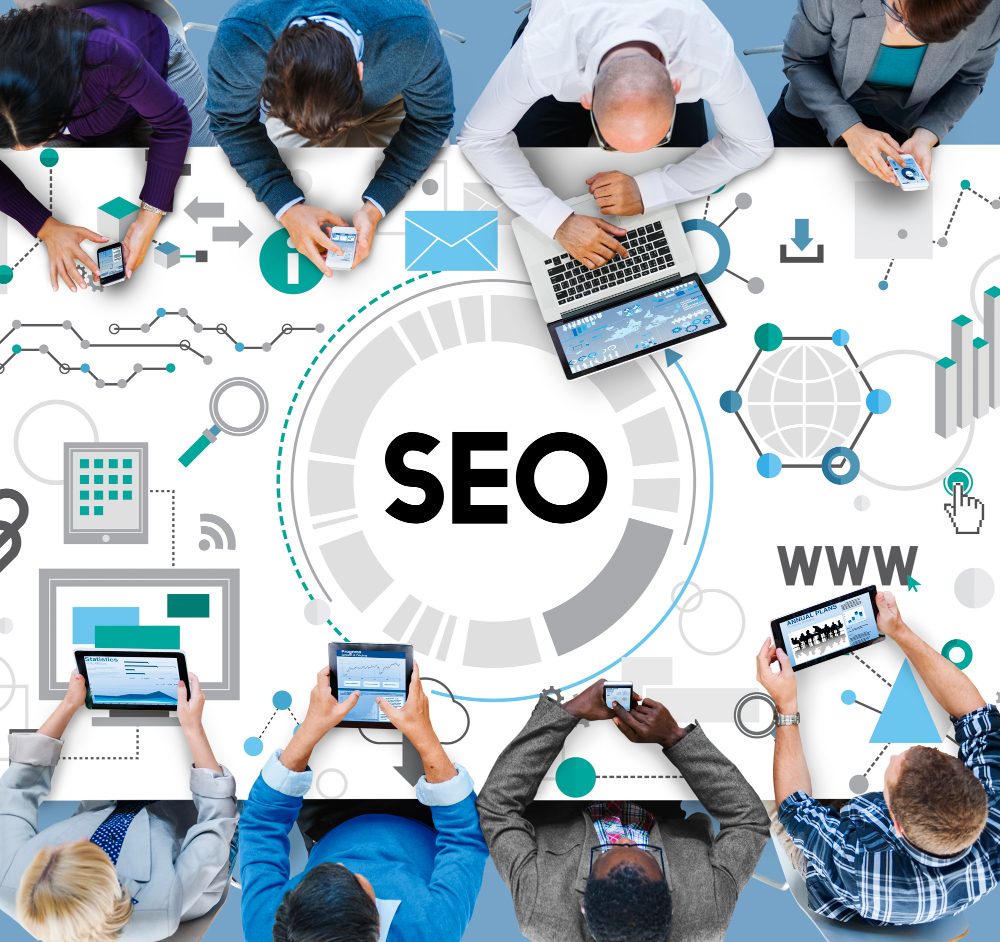 alt="Equipo de agencia SEO en Andorra trabajando en la estrategia de posicionamiento de un negocio local"